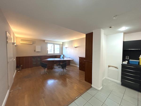 Bureaux à vendre à Bordeaux centre avec accès ERP PMR et ascenseur - Place Gambetta