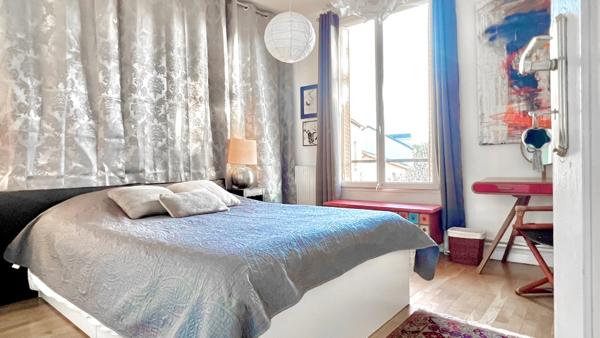 CHOISY-LE-ROI - GONDOLES NORD - 158 m2 carrez - 10 PIÈCES - 6 CHAMBRES - 3 SALLES D’EAU - TERRASSE - BALCON - GARAGE - JARDIN