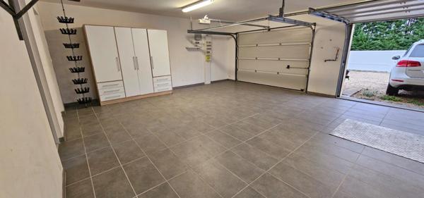 PAVILLON DE PLAIN PIED VASTE PIÈCE DE VIE, 5 CHAMBRES + BUREAU ET PISCINE