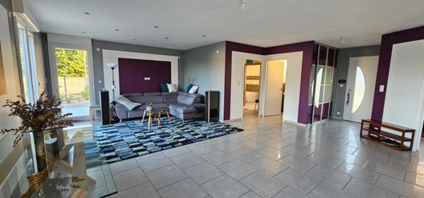 PAVILLON DE PLAIN PIED VASTE PIÈCE DE VIE, 5 CHAMBRES + BUREAU ET PISCINE