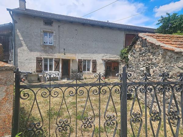 EXCLUSIVITE !AVANT PREMIERE HAMEAU DE ROSIERES Ancien corps de ferme sur 260 m2 de terrain environ