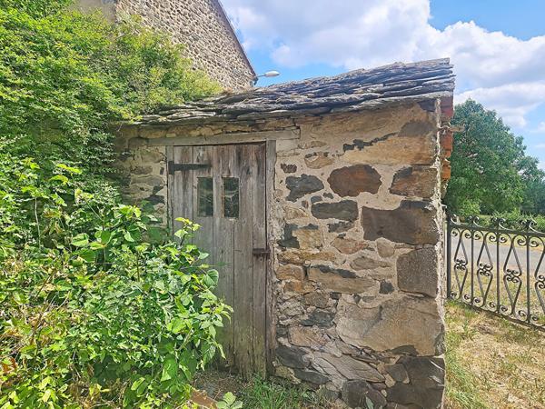 EXCLUSIVITE !AVANT PREMIERE HAMEAU DE ROSIERES Ancien corps de ferme sur 260 m2 de terrain environ