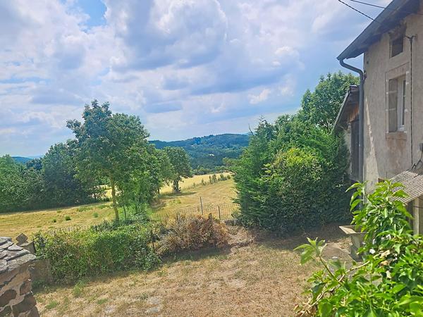 EXCLUSIVITE !AVANT PREMIERE HAMEAU DE ROSIERES Ancien corps de ferme sur 260 m2 de terrain environ