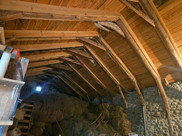 EXCLUSIVITE !AVANT PREMIERE HAMEAU DE ROSIERES Ancien corps de ferme sur 260 m2 de terrain environ