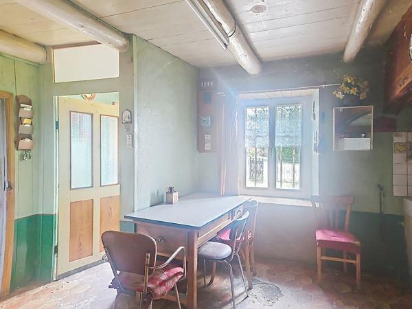 EXCLUSIVITE !AVANT PREMIERE HAMEAU DE ROSIERES Ancien corps de ferme sur 260 m2 de terrain environ