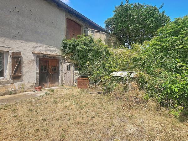 EXCLUSIVITE !AVANT PREMIERE HAMEAU DE ROSIERES Ancien corps de ferme sur 260 m2 de terrain environ