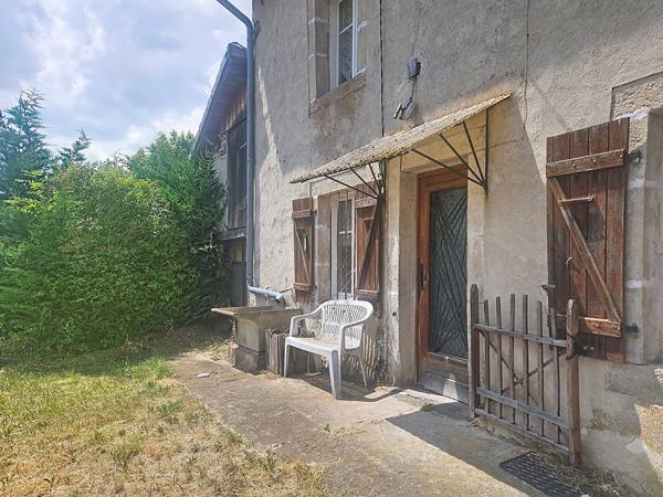 EXCLUSIVITE !AVANT PREMIERE HAMEAU DE ROSIERES Ancien corps de ferme sur 260 m2 de terrain environ
