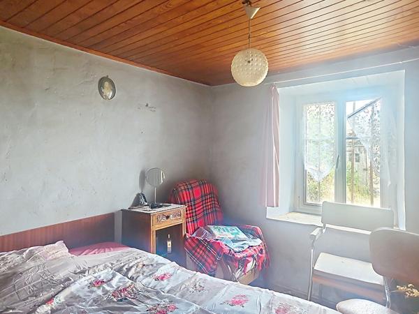 EXCLUSIVITE !AVANT PREMIERE HAMEAU DE ROSIERES Ancien corps de ferme sur 260 m2 de terrain environ