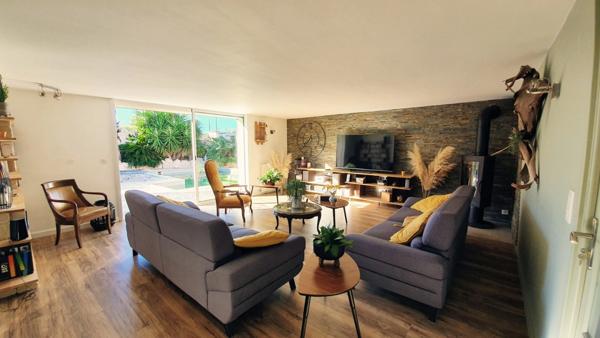 GRANDE MAISON RENOVEE AVEC APPARTEMENT T2 INDEPENDANT ET PISCINE