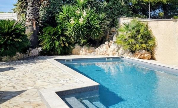 GRANDE MAISON RENOVEE AVEC APPARTEMENT T2 INDEPENDANT ET PISCINE