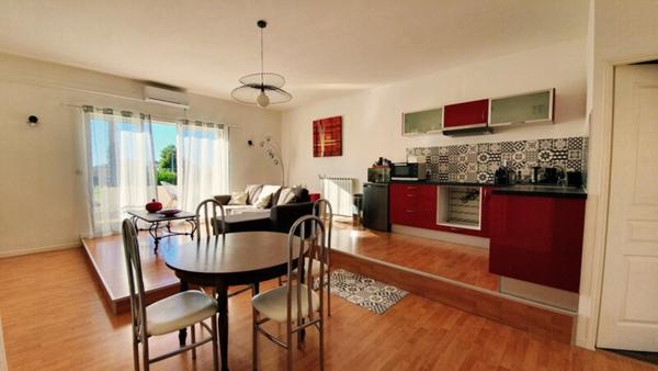 GRANDE MAISON RENOVEE AVEC APPARTEMENT T2 INDEPENDANT ET PISCINE