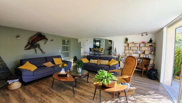 GRANDE MAISON RENOVEE AVEC APPARTEMENT T2 INDEPENDANT ET PISCINE