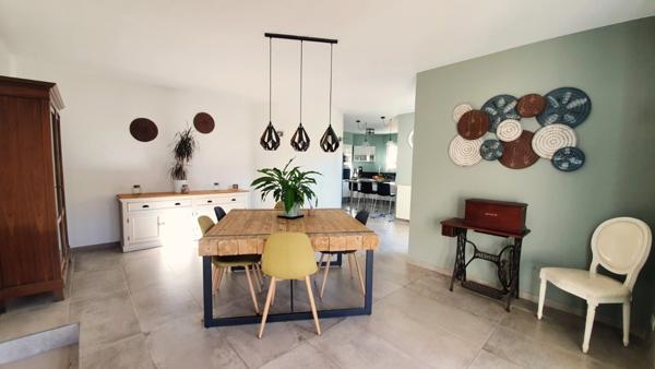 GRANDE MAISON RENOVEE AVEC APPARTEMENT T2 INDEPENDANT ET PISCINE