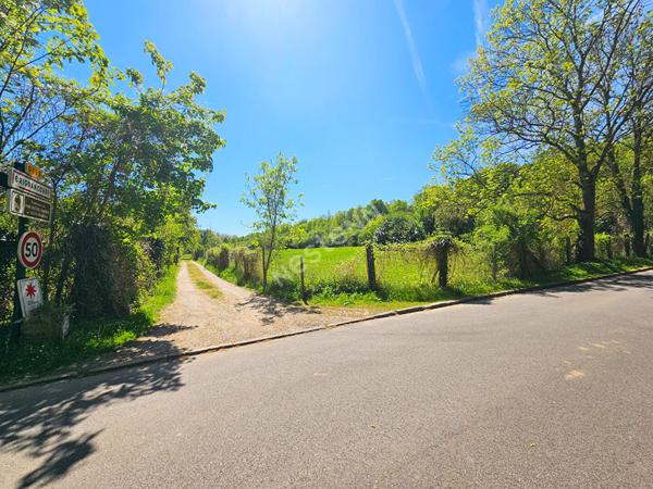 Terrain de loisir à Brignancourt - 4 393m² avec box existant et viabilisation possible