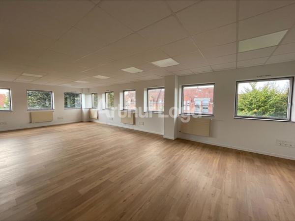 Bureaux à louer à Douai avec parking privatif et accessibilité PMR