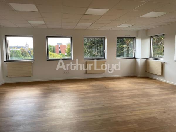 Bureaux à louer à Douai avec parking privatif et accessibilité PMR
