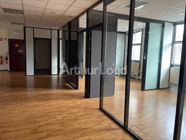 Bureaux à louer à Douai avec parking privatif et accessibilité PMR
