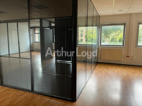 Bureaux à louer à Douai avec parking privatif et accessibilité PMR