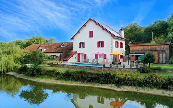 Maison à vendre    12 pièces • 455,90 m2 Saubrigues