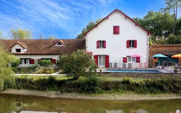 Maison à vendre    12 pièces • 455,90 m2 Saubrigues