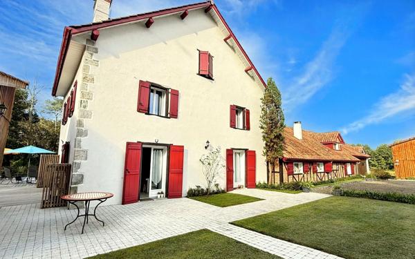 Maison à vendre    12 pièces • 455,90 m2 Saubrigues