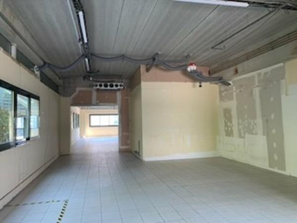 Bureaux à louer à Entraigues sur la Sorgue, accès direct voie rapide, parking