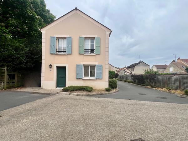 Maison centre L'ISLE ADAM - 4 chambres - place de stationnement - petit jardin