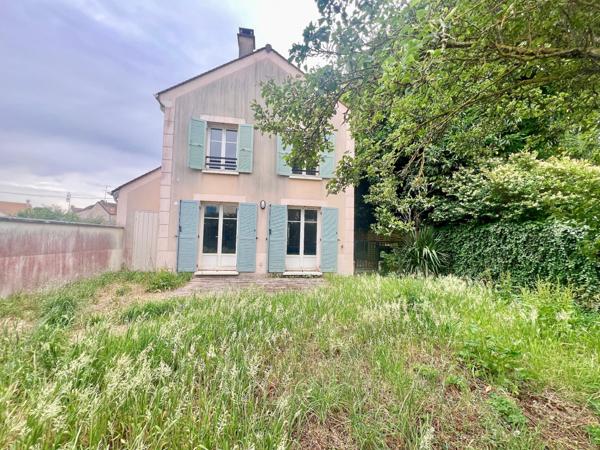 Maison centre L'ISLE ADAM - 4 chambres - place de stationnement - petit jardin