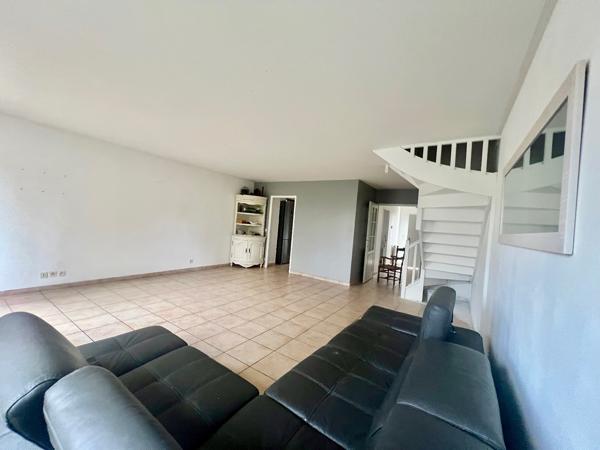 Maison centre L'ISLE ADAM - 4 chambres - place de stationnement - petit jardin