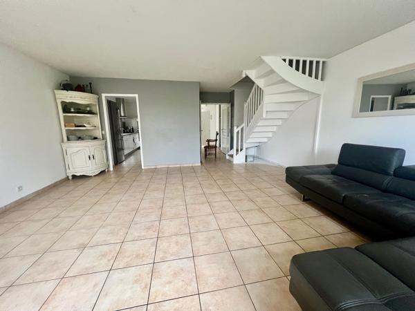 Maison centre L'ISLE ADAM - 4 chambres - place de stationnement - petit jardin