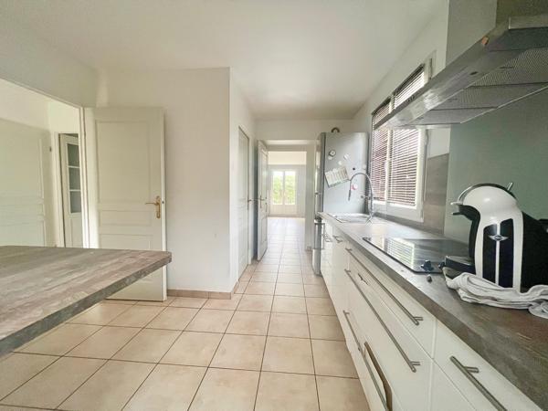 Maison centre L'ISLE ADAM - 4 chambres - place de stationnement - petit jardin