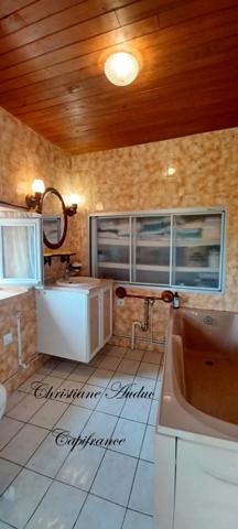 Ancienne ferme de caractère proche de Cluny, sur une parcelle de terrain de plus de 5 000 m² de terrain