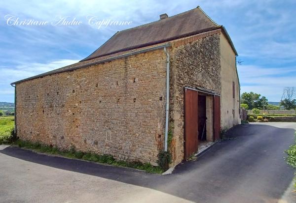 Ancienne ferme de caractère proche de Cluny, sur une parcelle de terrain de plus de 5 000 m² de terrain
