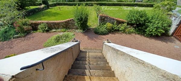 Ancienne ferme de caractère proche de Cluny, sur une parcelle de terrain de plus de 5 000 m² de terrain