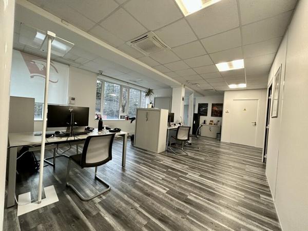 BUREAUX à VENDRE de 196.3 m²