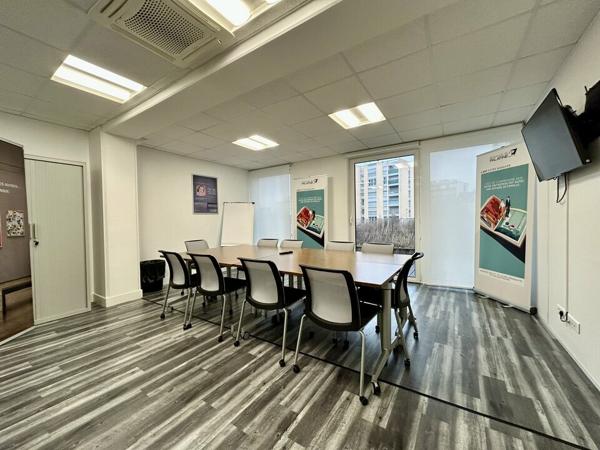BUREAUX à VENDRE de 196.3 m²