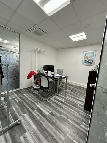 BUREAUX à VENDRE de 196.3 m²