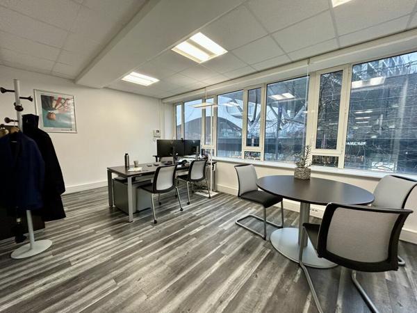 BUREAUX à VENDRE de 196.3 m²