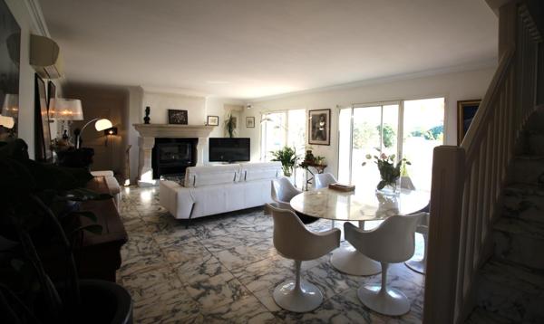 SUPERBE PROPRIETE DE 3.5 HA MAISON 8 PIECES - PISCINE - STUDIO