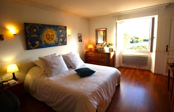 SUPERBE PROPRIETE DE 3.5 HA MAISON 8 PIECES - PISCINE - STUDIO