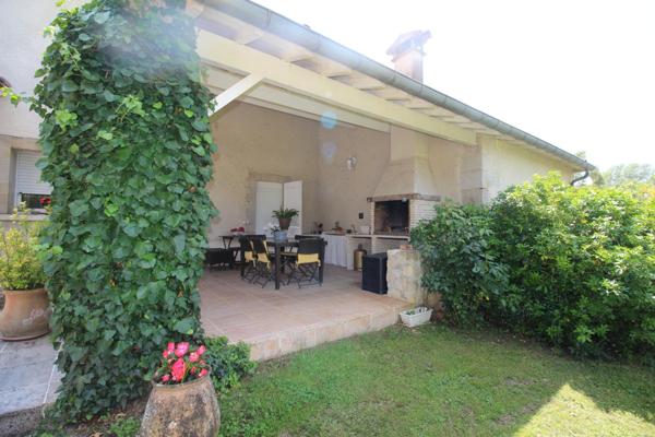 SUPERBE PROPRIETE DE 3.5 HA MAISON 8 PIECES - PISCINE - STUDIO