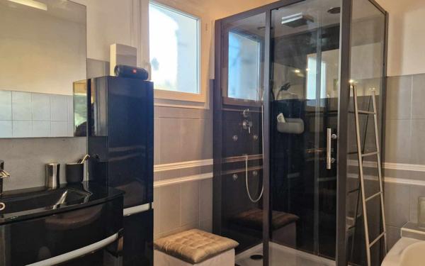 Maison à vendre    6 pièces •  Mèze