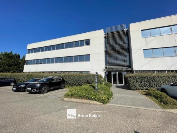 Bureaux à vendre ou à louer à Dardilly avec parkings et salles de réunion