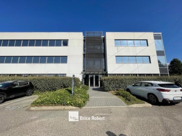 Bureaux à vendre ou à louer à Dardilly avec parkings et salles de réunion