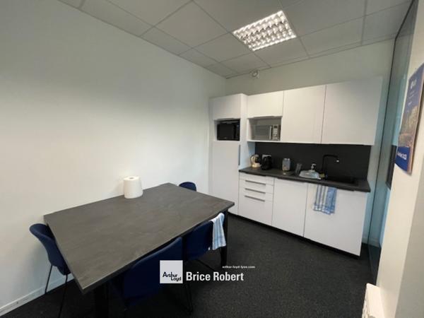 Bureaux à vendre ou à louer à Dardilly avec parkings et salles de réunion