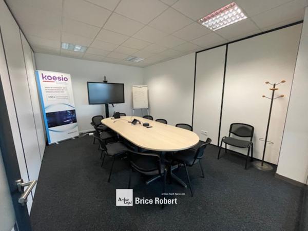 Bureaux à vendre ou à louer à Dardilly avec parkings et salles de réunion
