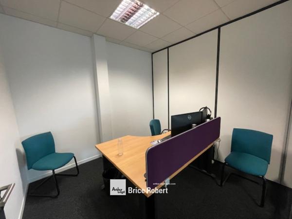Bureaux à vendre ou à louer à Dardilly avec parkings et salles de réunion
