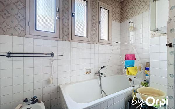 Maison à vendre    4 pièces •  Saint-Éloy-les-Mines