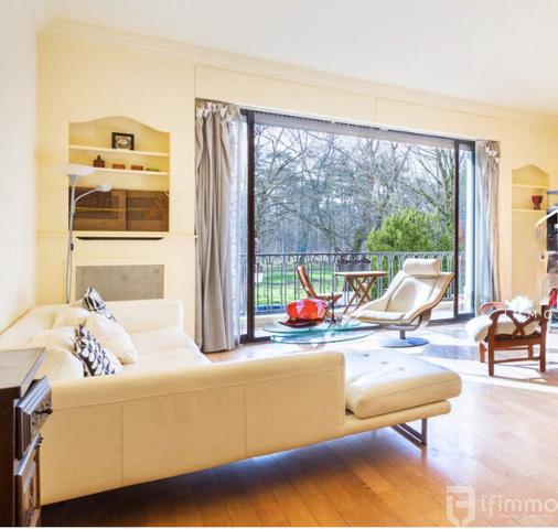 92200 Neuilly-sur-Seine appartement 2-3 pieces vue dégagée bois.