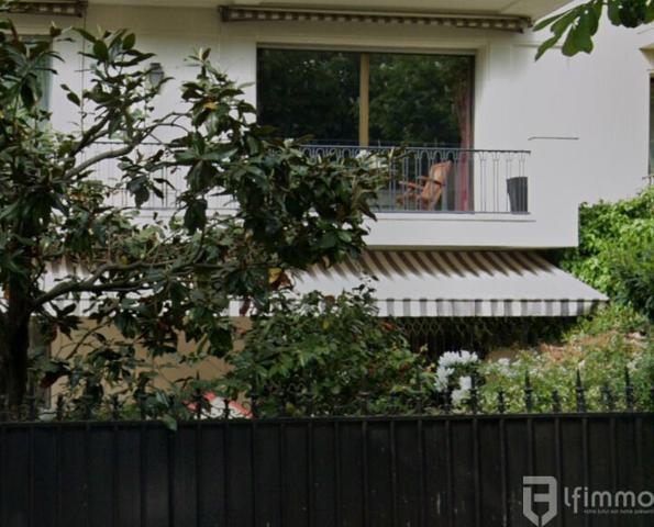 92200 Neuilly-sur-Seine appartement 2-3 pieces vue dégagée bois.